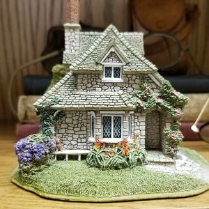 Collectible: Lilliput Lane Rose Cottage